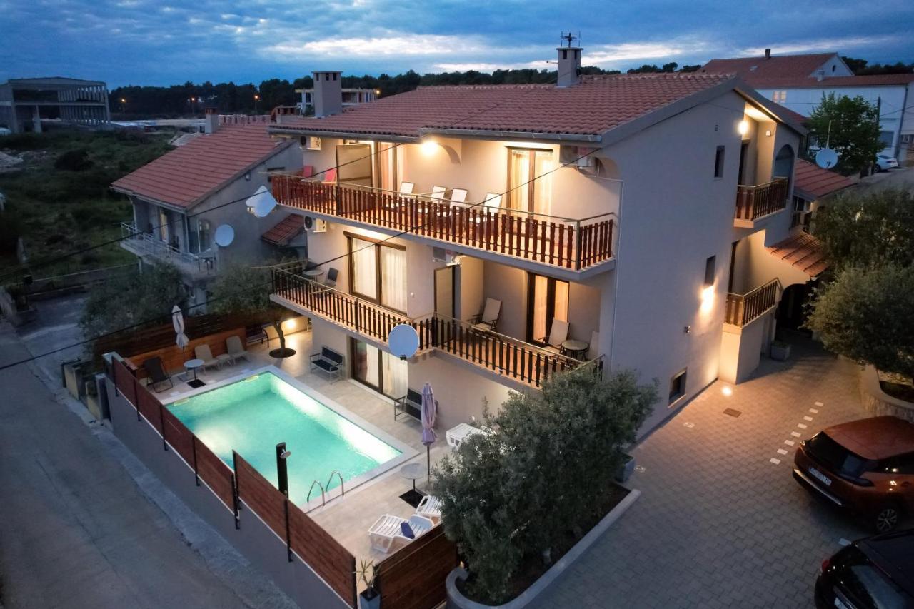 Pool Apartments Julia Zadar Dış mekan fotoğraf