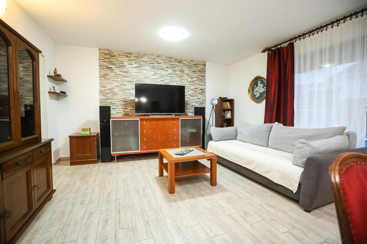 Pool Apartments Julia Zadar Dış mekan fotoğraf